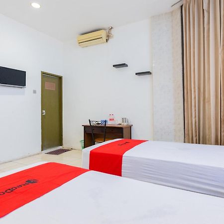 Reddoorz At Sparkling Hotel Surabaya Bagian luar foto