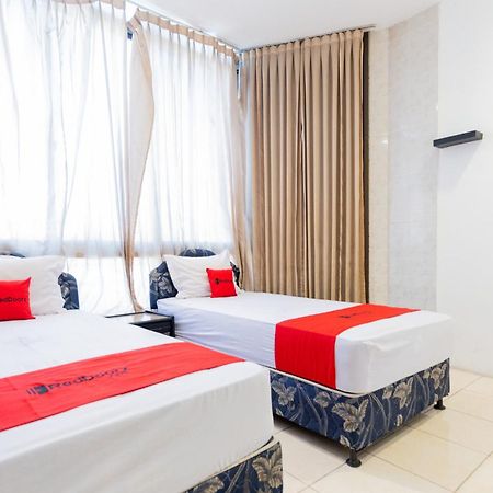 Reddoorz At Sparkling Hotel Surabaya Bagian luar foto