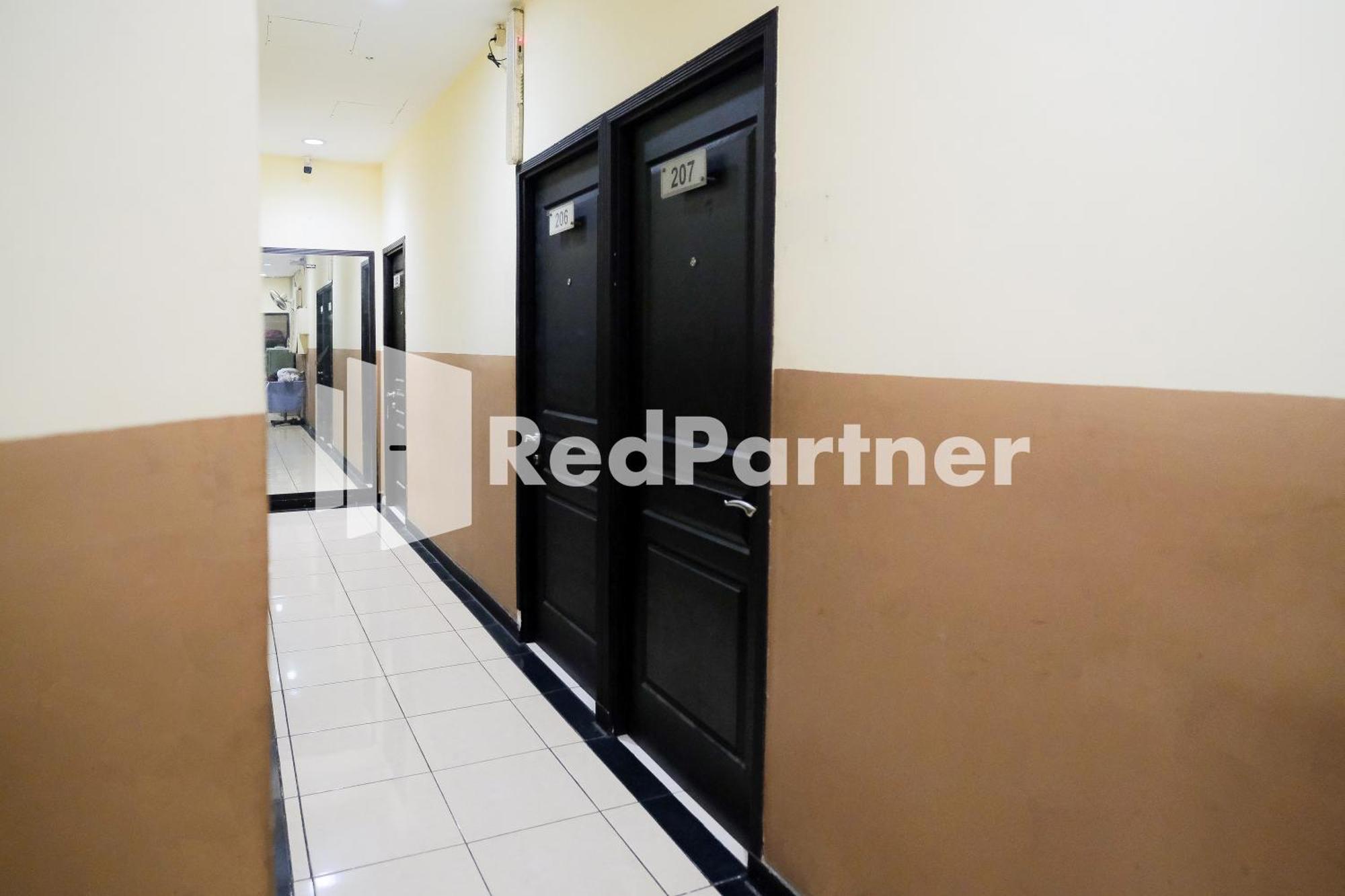 Reddoorz At Sparkling Hotel Surabaya Bagian luar foto