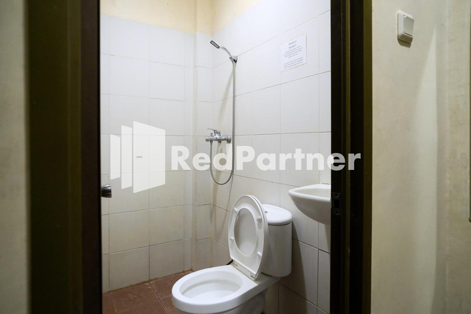 Reddoorz At Sparkling Hotel Surabaya Bagian luar foto