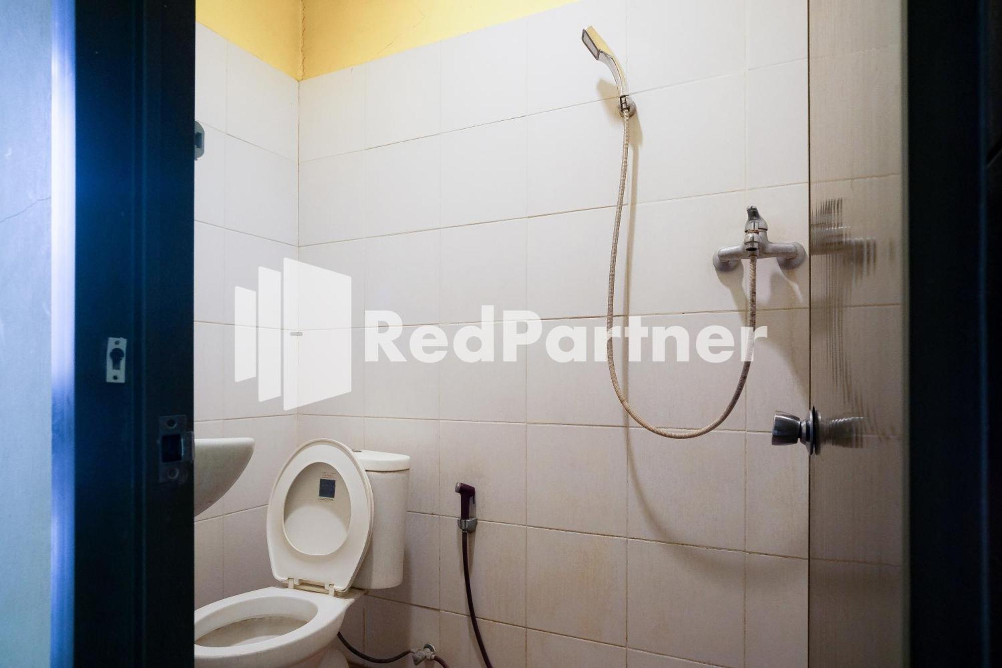 Reddoorz At Sparkling Hotel Surabaya Bagian luar foto