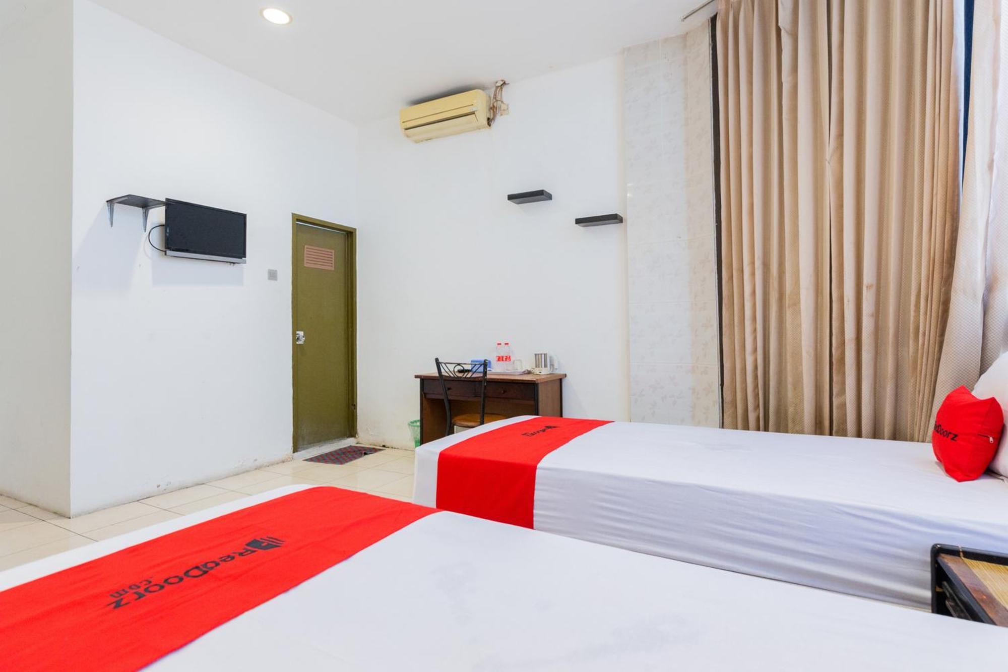 Reddoorz At Sparkling Hotel Surabaya Bagian luar foto