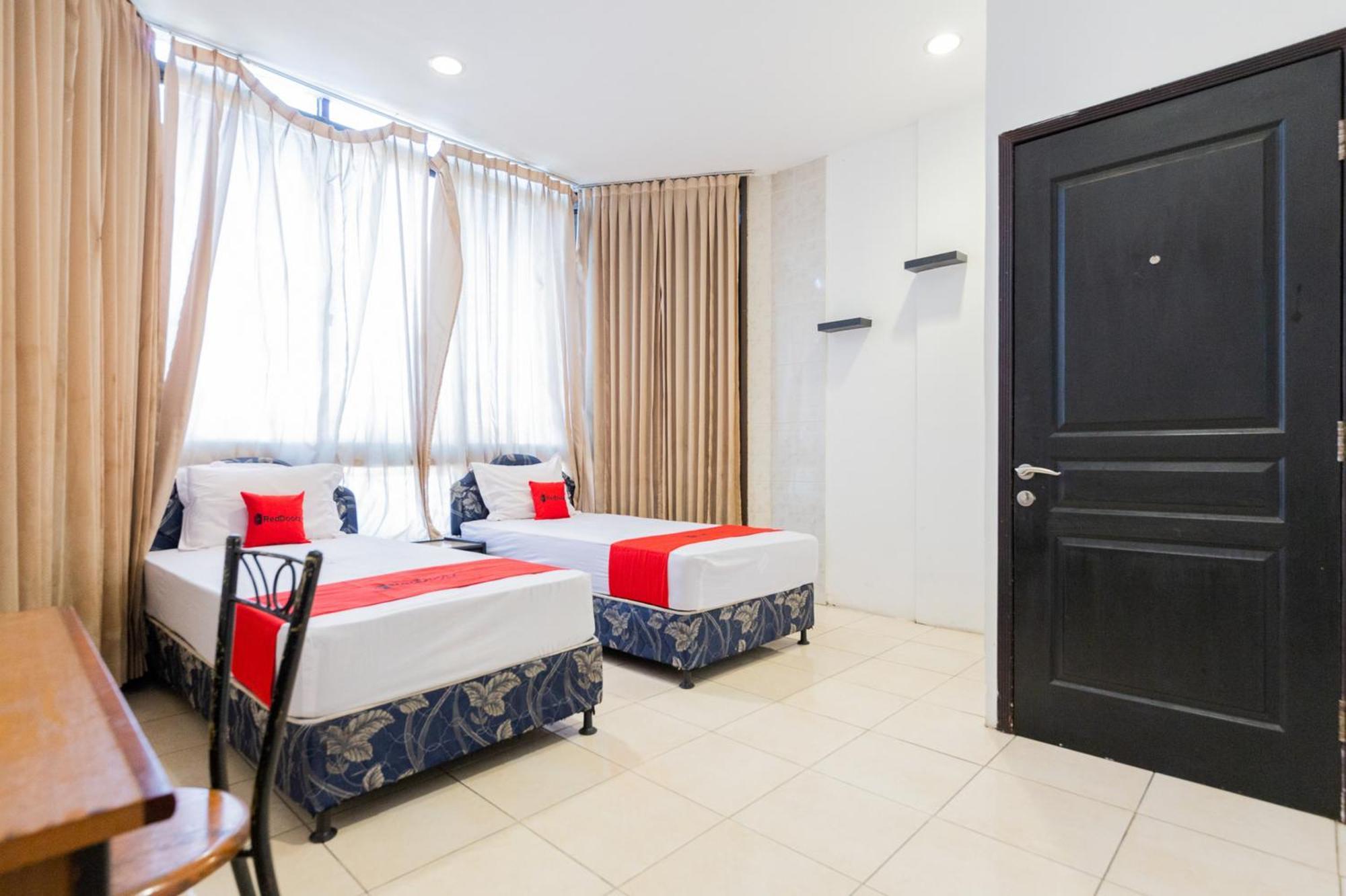 Reddoorz At Sparkling Hotel Surabaya Bagian luar foto