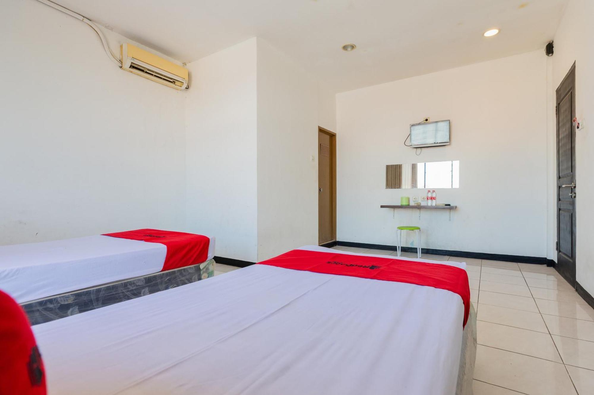 Reddoorz At Sparkling Hotel Surabaya Bagian luar foto