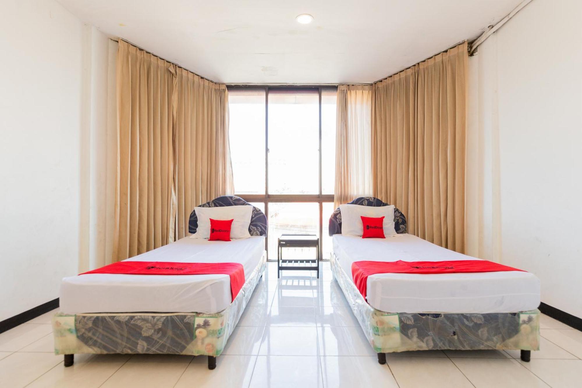 Reddoorz At Sparkling Hotel Surabaya Bagian luar foto
