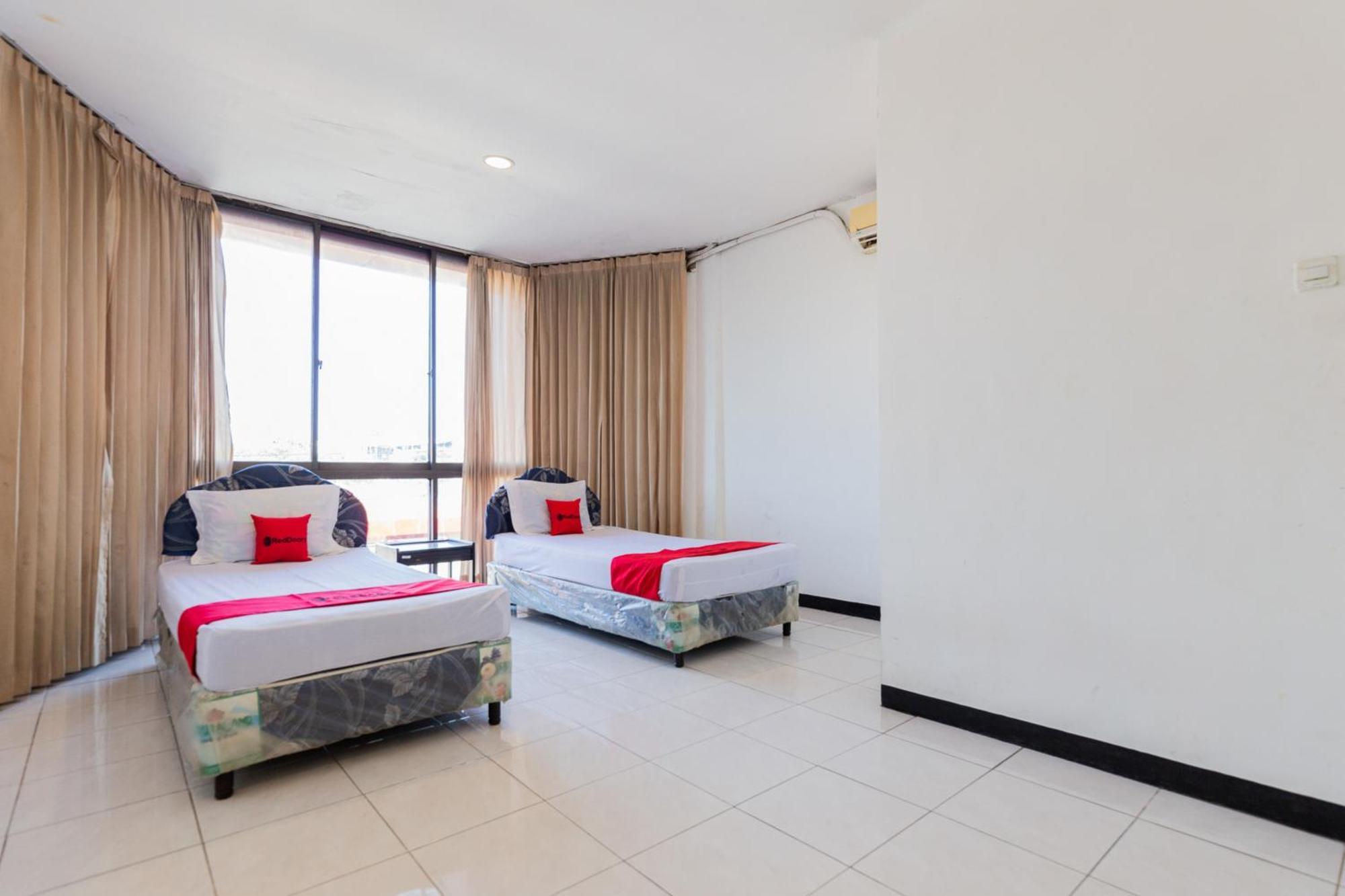 Reddoorz At Sparkling Hotel Surabaya Bagian luar foto
