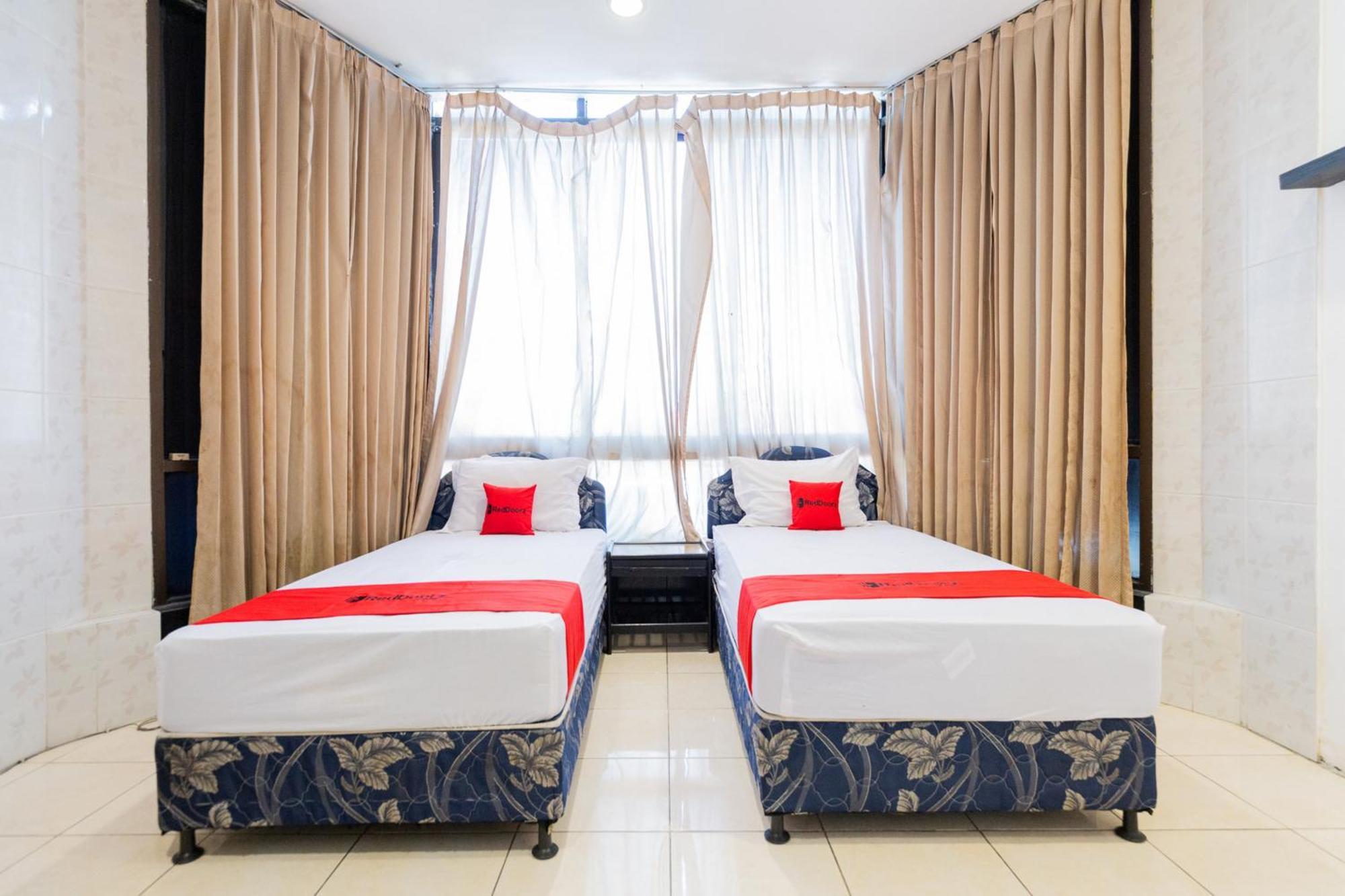 Reddoorz At Sparkling Hotel Surabaya Bagian luar foto