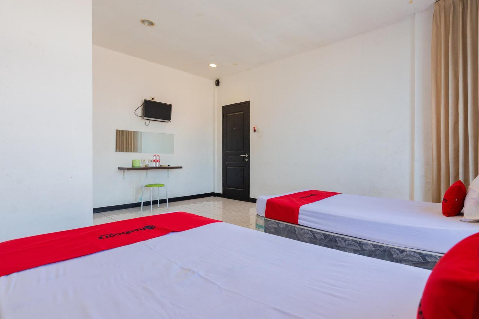 Reddoorz At Sparkling Hotel Surabaya Bagian luar foto