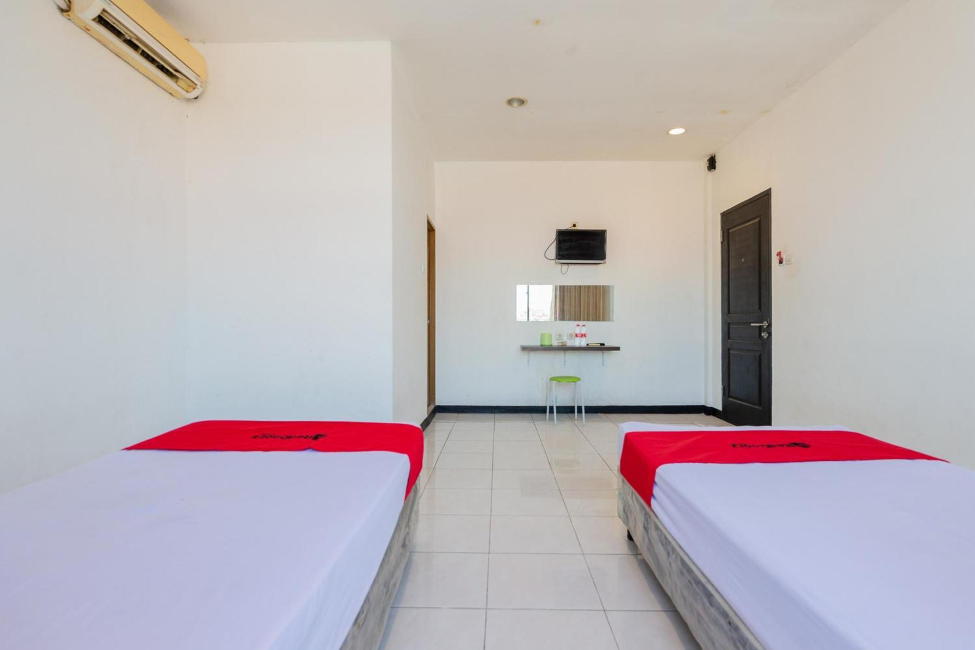 Reddoorz At Sparkling Hotel Surabaya Bagian luar foto
