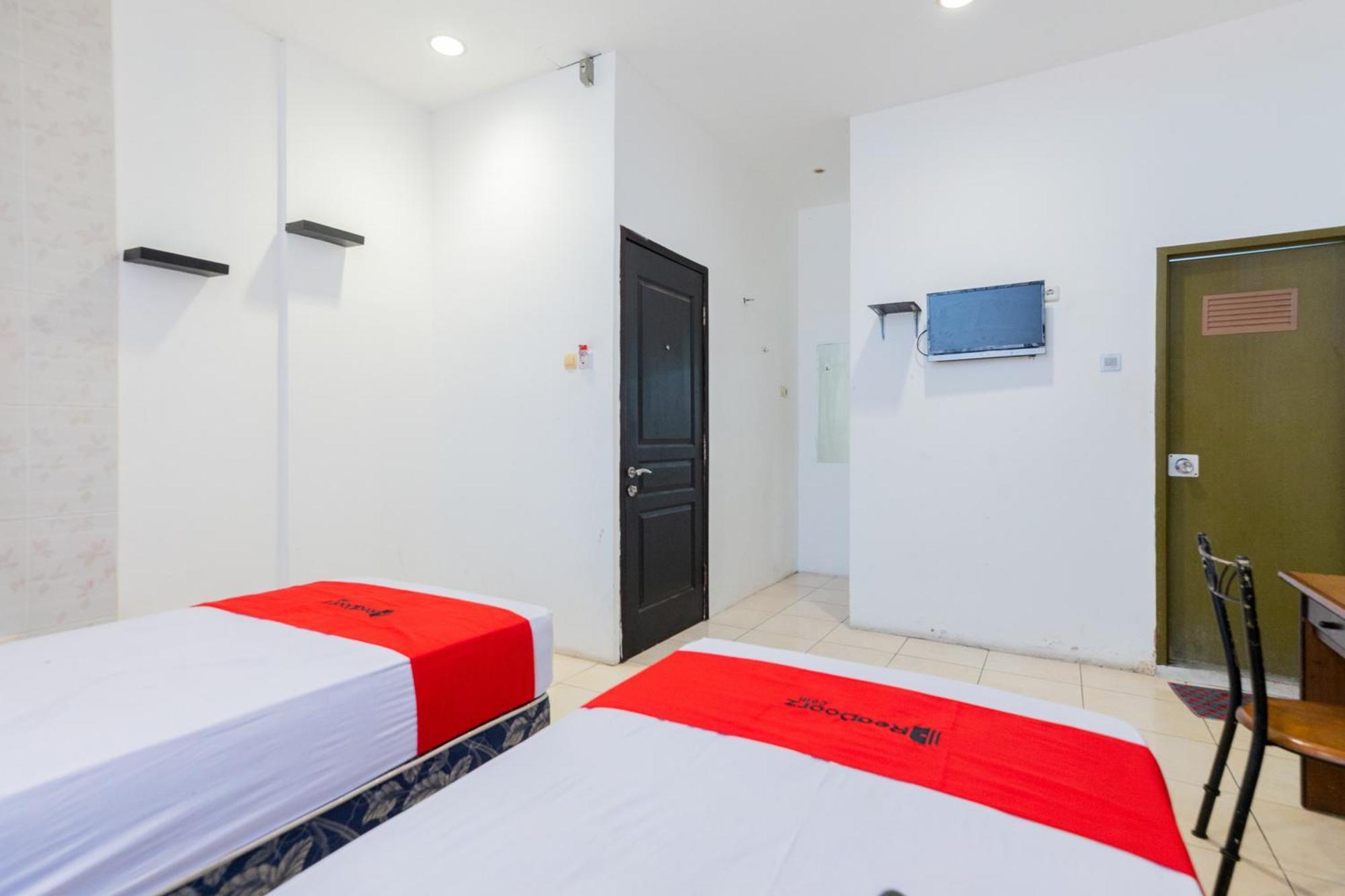 Reddoorz At Sparkling Hotel Surabaya Bagian luar foto