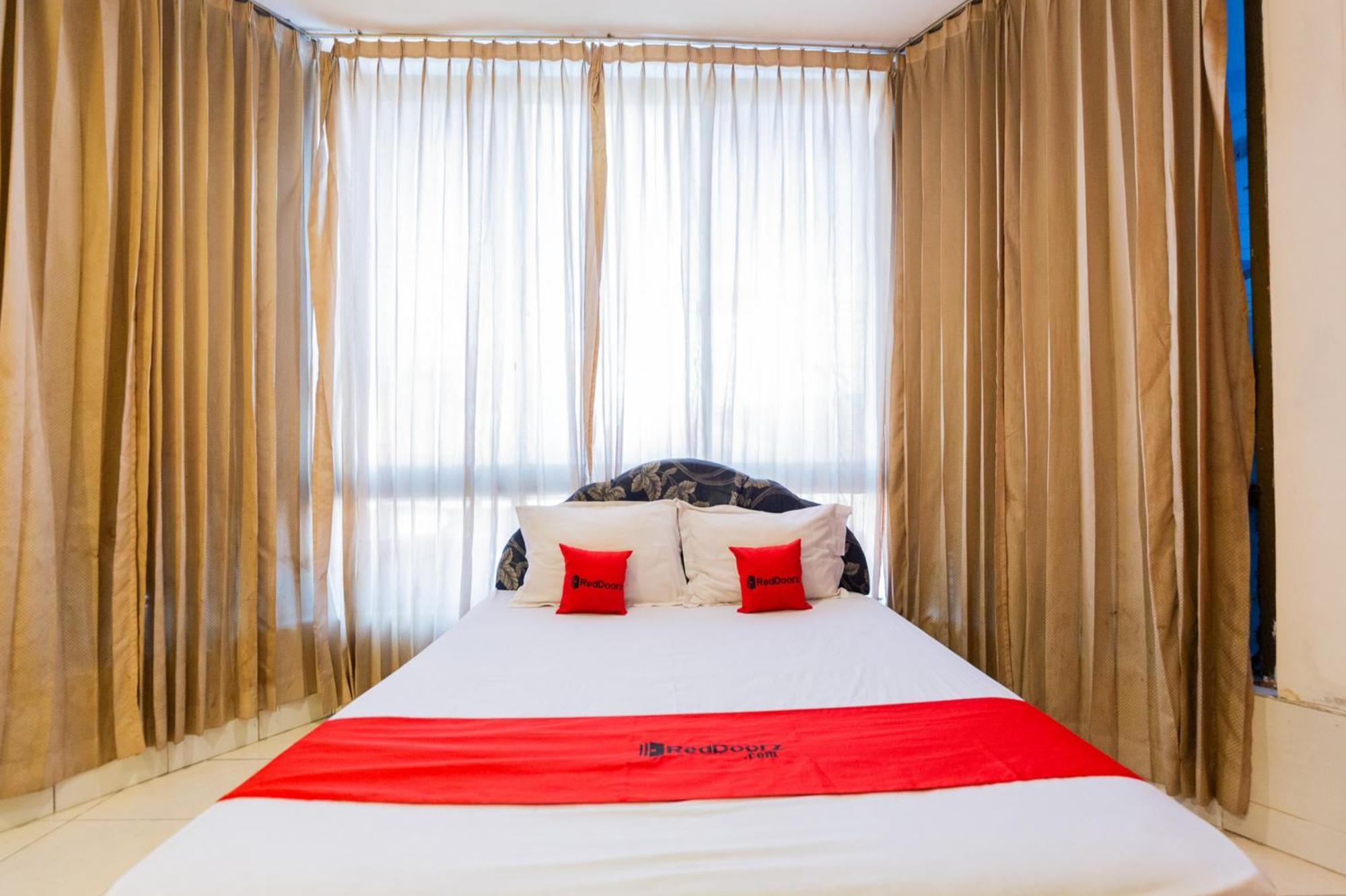 Reddoorz At Sparkling Hotel Surabaya Bagian luar foto
