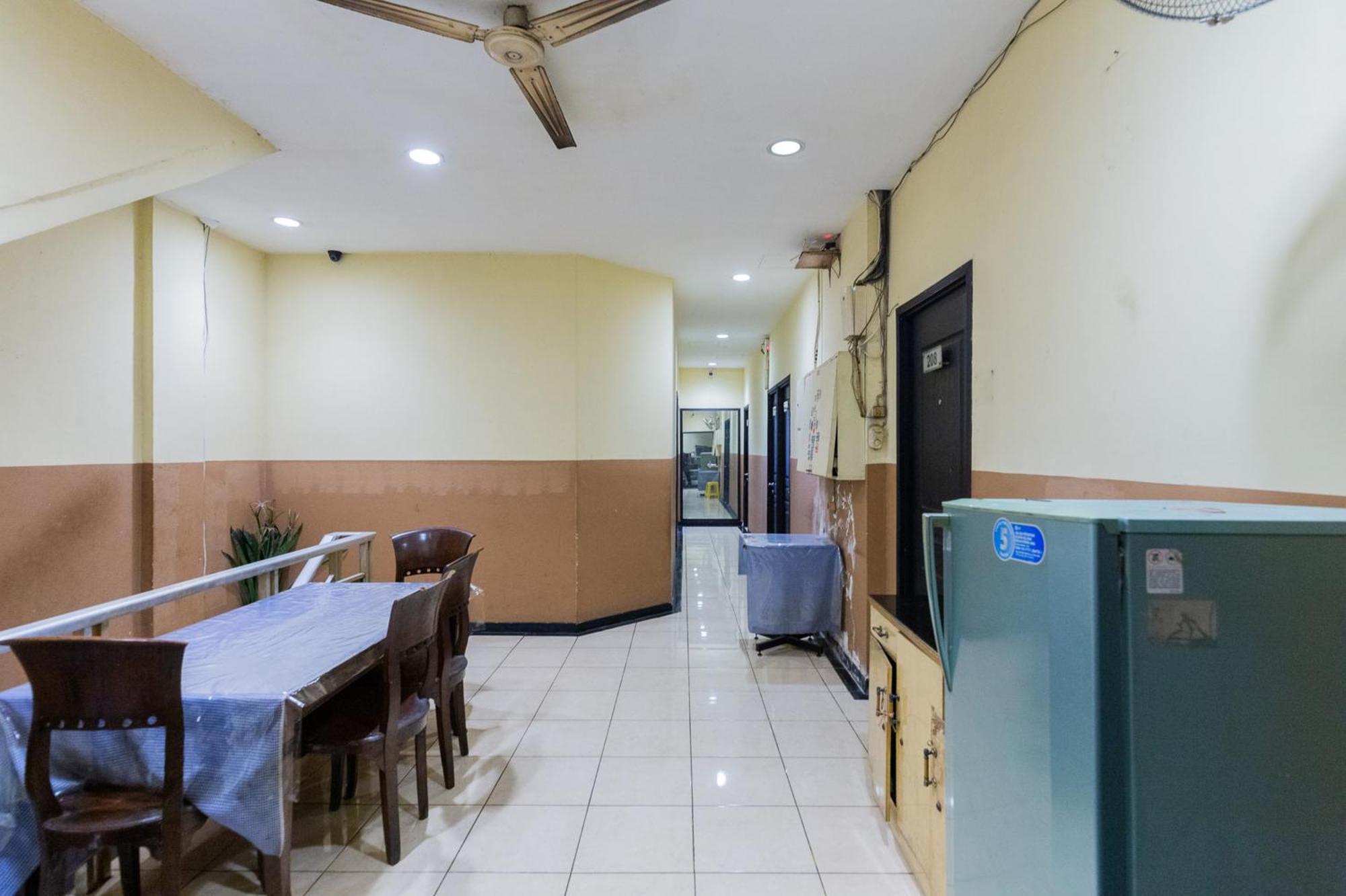 Reddoorz At Sparkling Hotel Surabaya Bagian luar foto